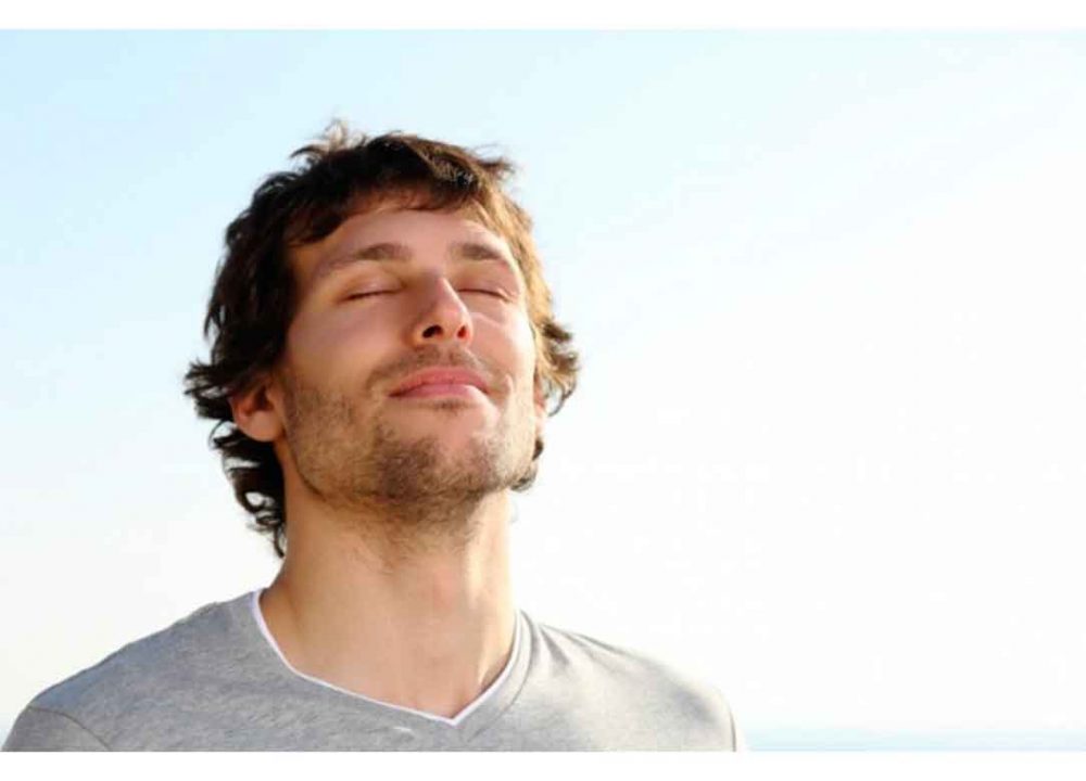 dollarphotoclub_59230864-healthy-breathing-man-author-antonioguillem-700x466